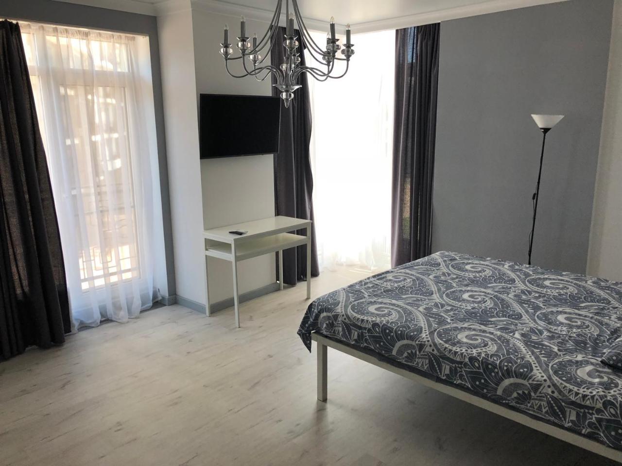 The Den Apartment Одеса Екстериор снимка